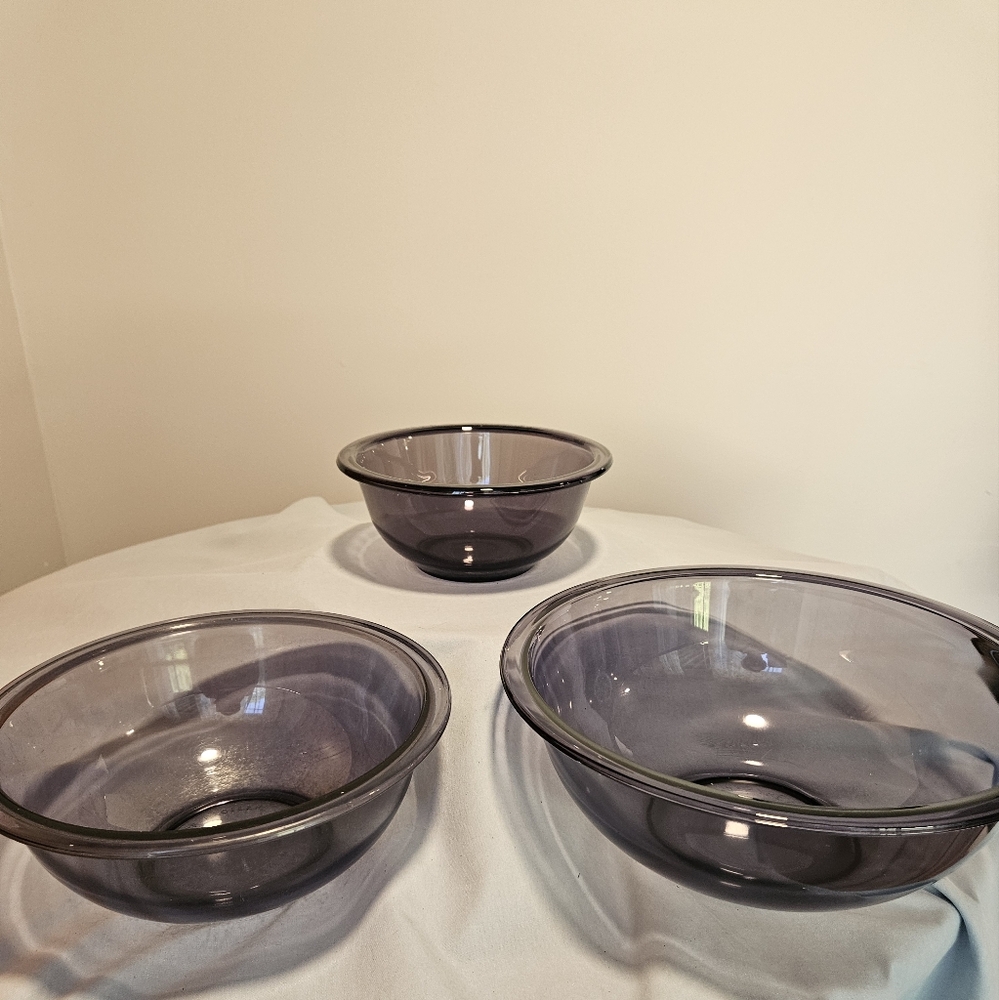 Vintage Set Of 3 Pyrex Amethyst Nesting Bowls # 322, 323, 325.